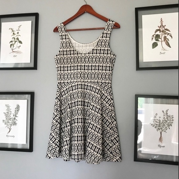 H&M dress. Cute and stretchy - Picture 2 of 6